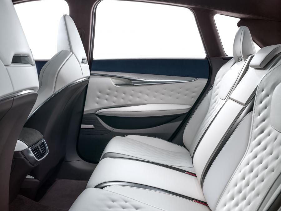 Интерьер Infiniti QX50 Concept 2017 года  (фото 27 из 46)